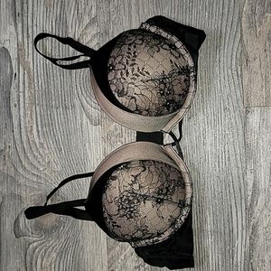 🔥 Victoria's Secret Bombshell Bra Lace & Strappy Detail 34B Pre-owned 🔥